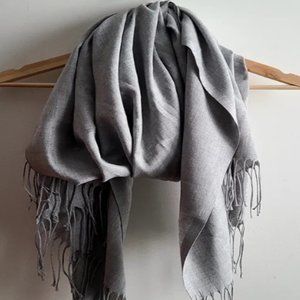H&M Light Grey Scarf